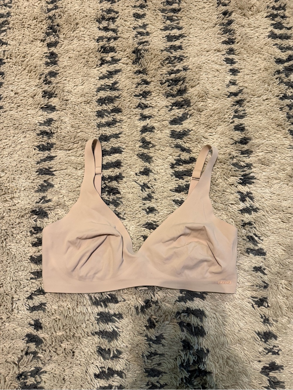 SKIMS naked plunge bralette - Picture 3 of 5